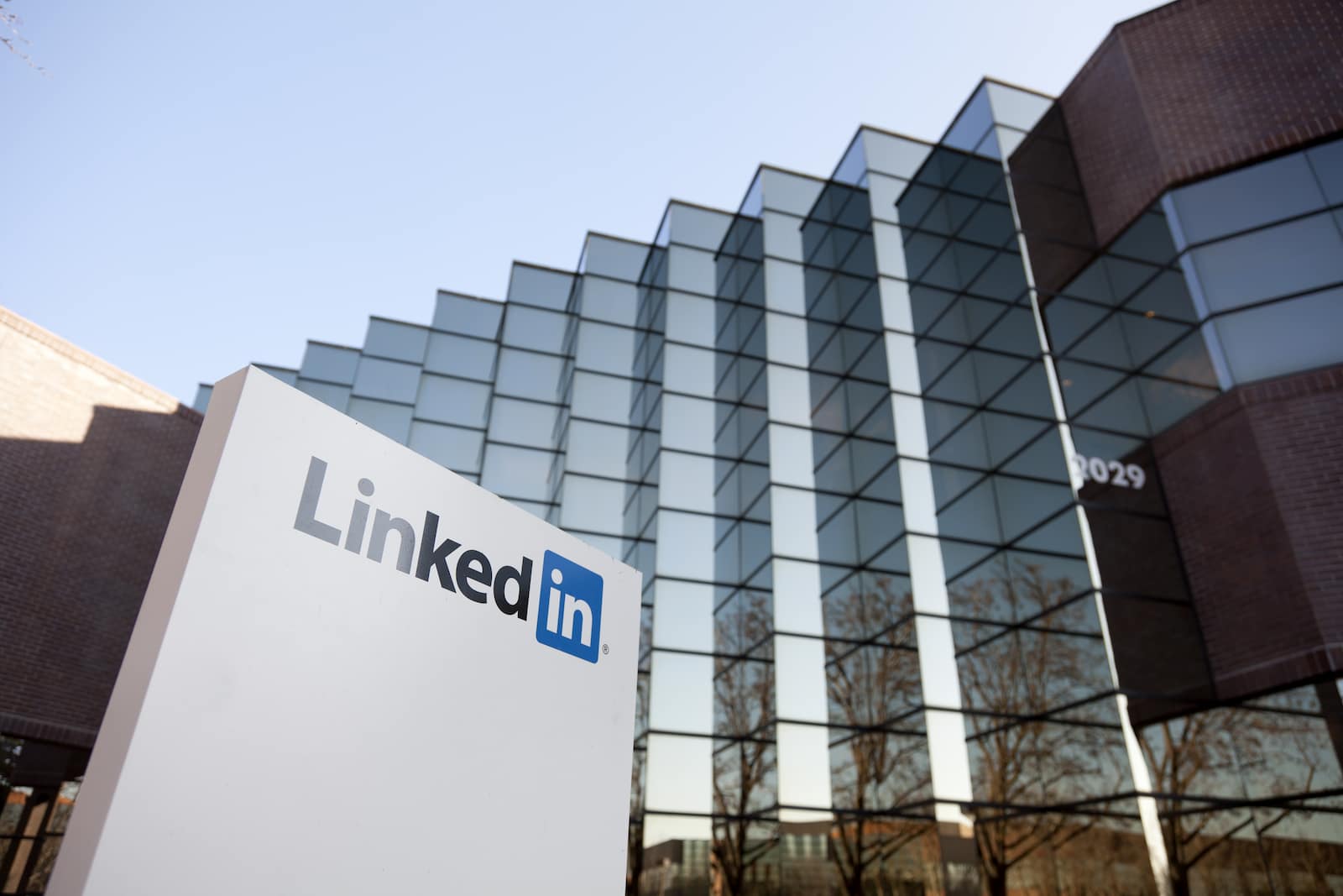 LinkedIn “Diversity Nudges” Help Recruiters With Their DEI Efforts